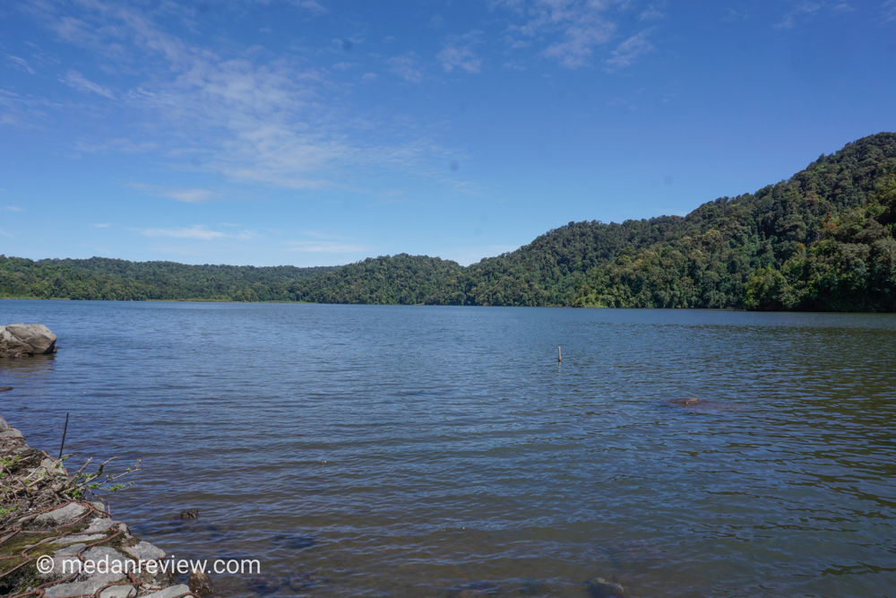 Pemandangan Danau Lau Kawar