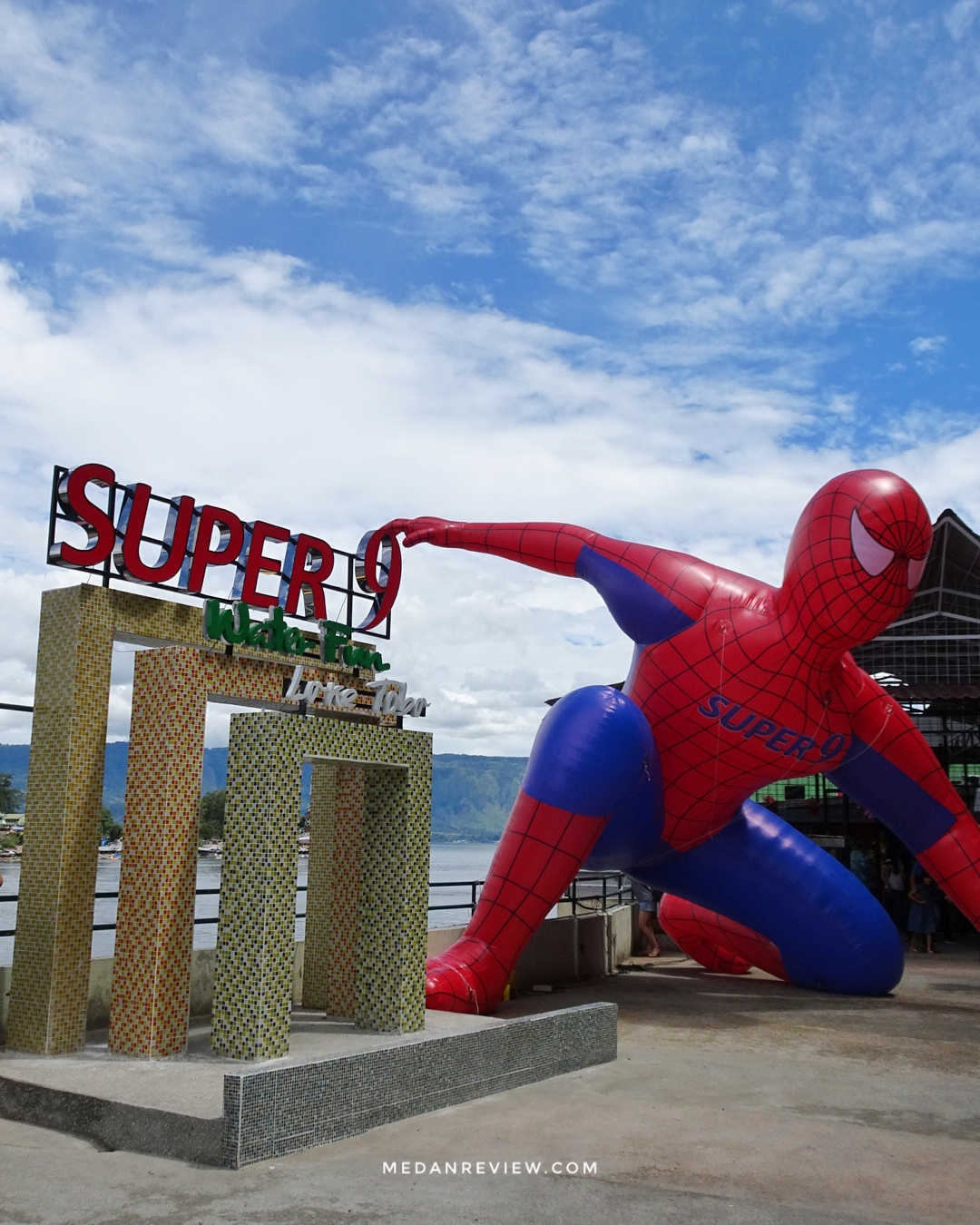 Selamat datang di Super 9 Water Fun Lake Toba - Taman Bermain Terapung Terbesar di Indonesia