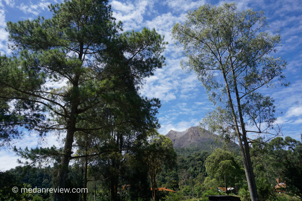 Puncak Gunung Sinabung Dari Danau Lau Kawar